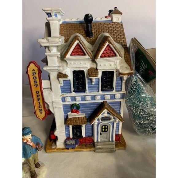 Coventry Cove Village Figurines Set - Picture 6 of 8